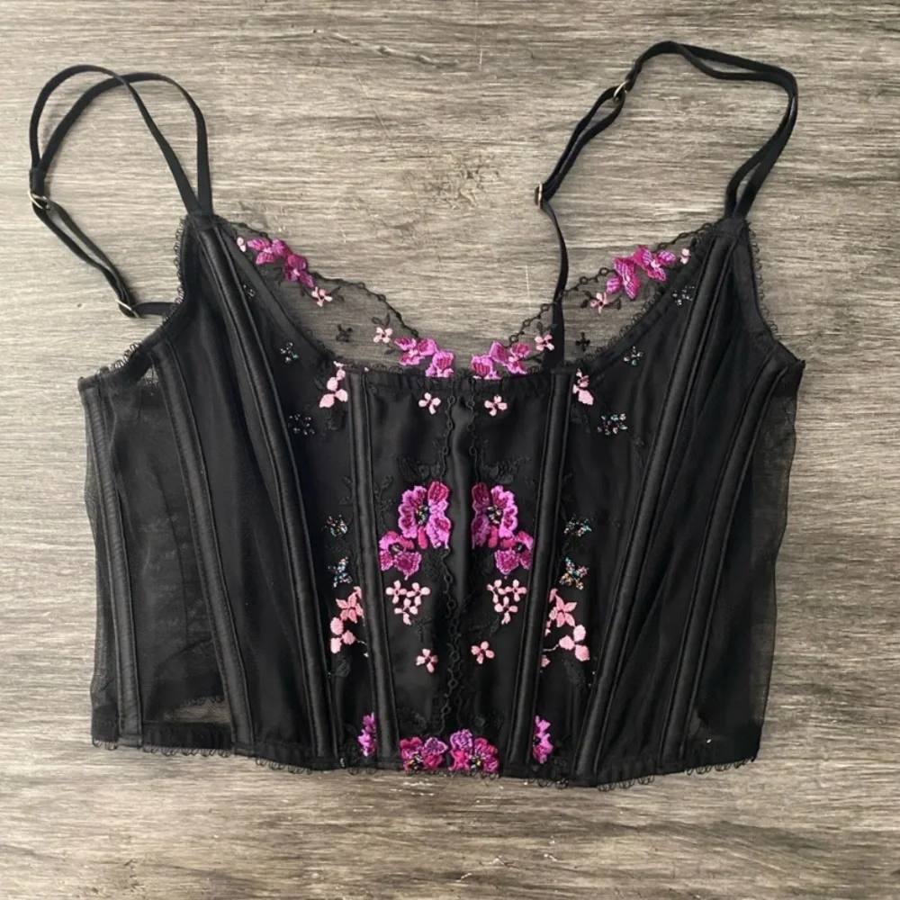 Corset - Picture 2 of 3